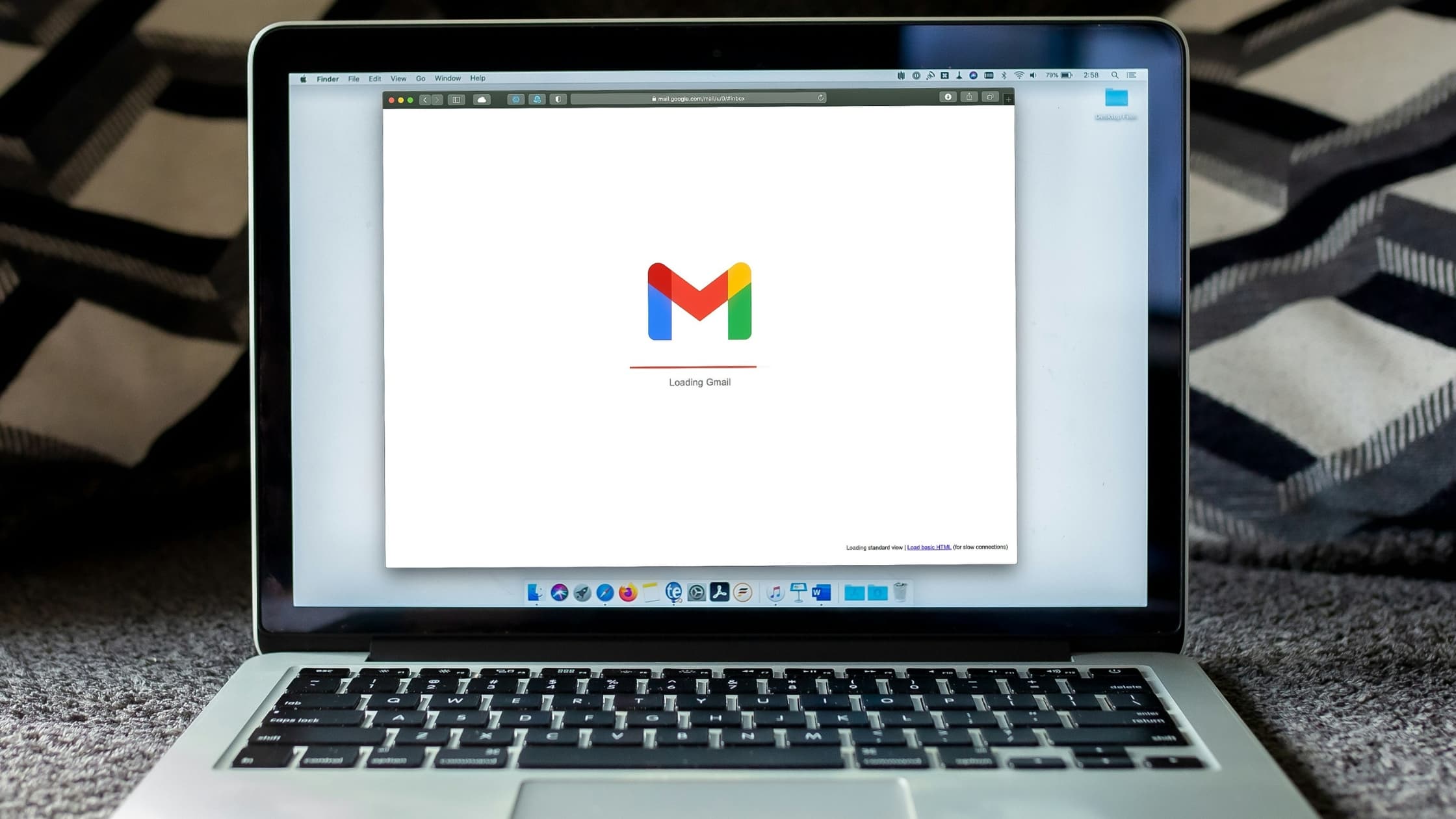 How many emails can I send at once in Gmail?