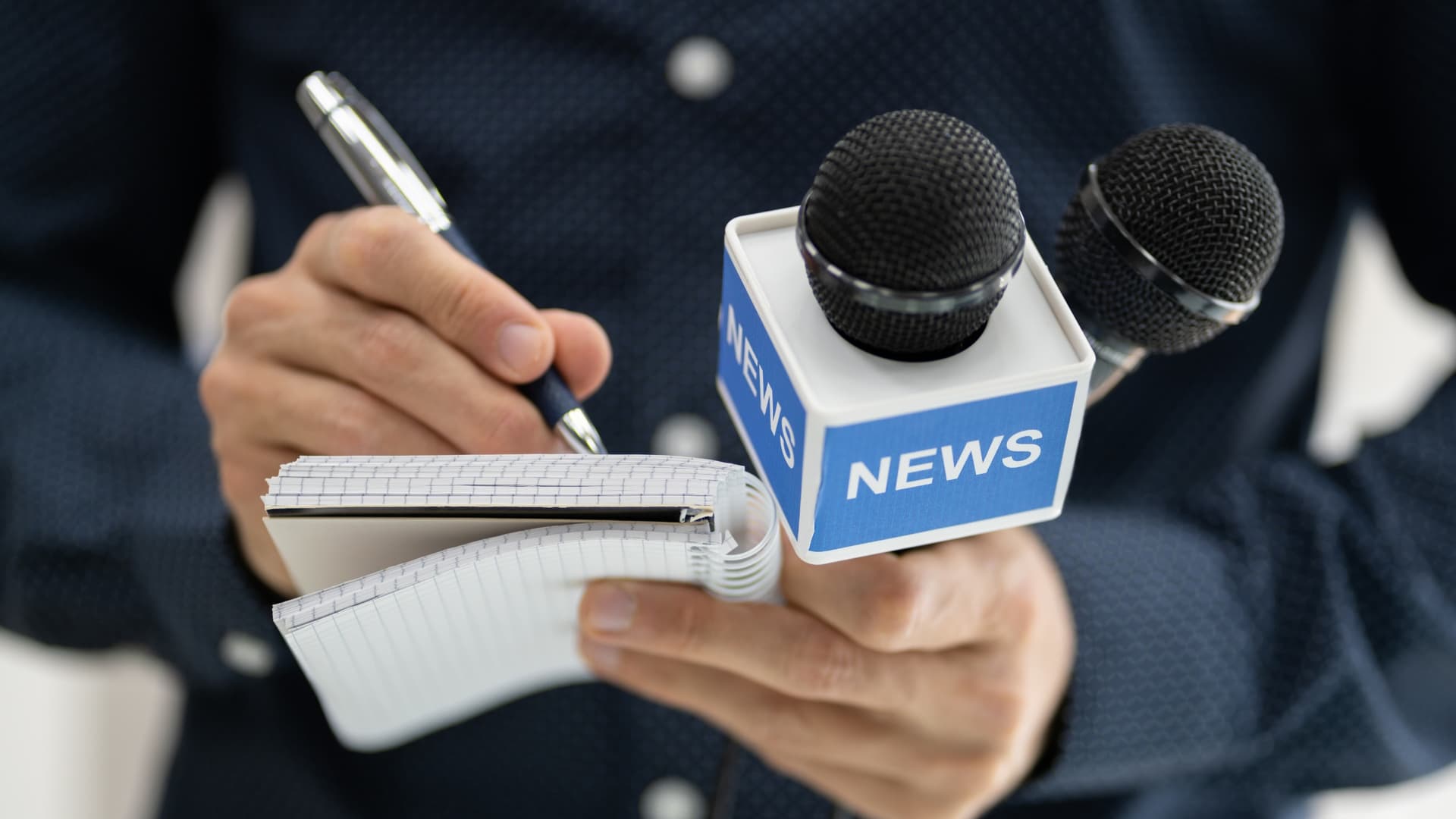 How to pitch a journalist: Templates that get coverage
