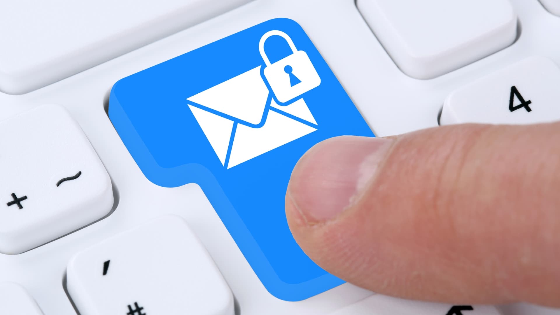 Person sending an encrypted email in Outlook