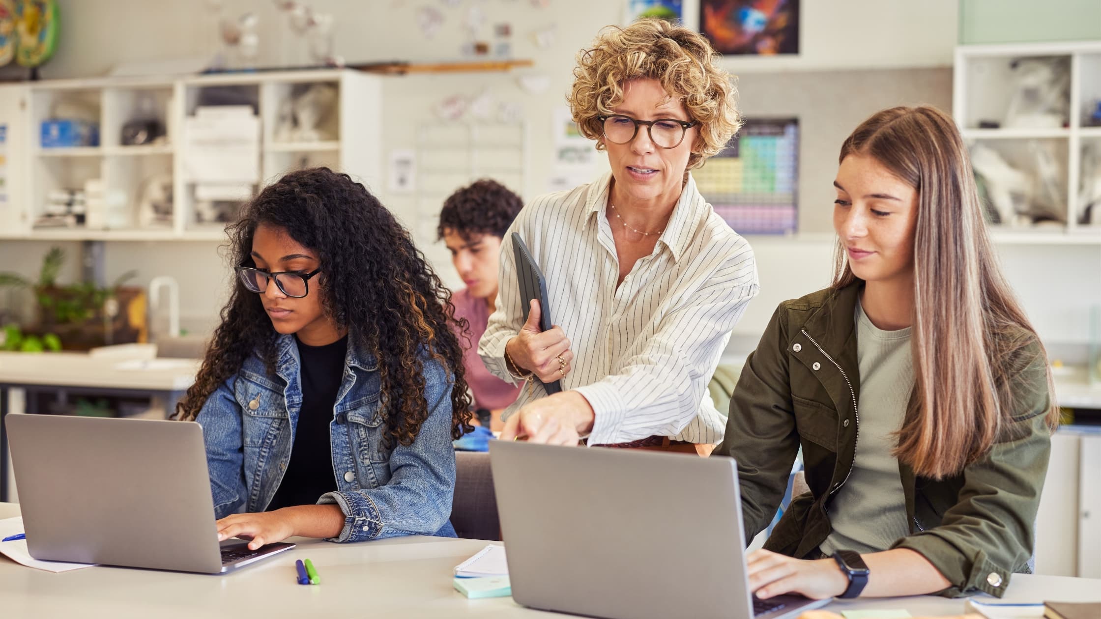 How to write an email to a teacher: Templates and tips