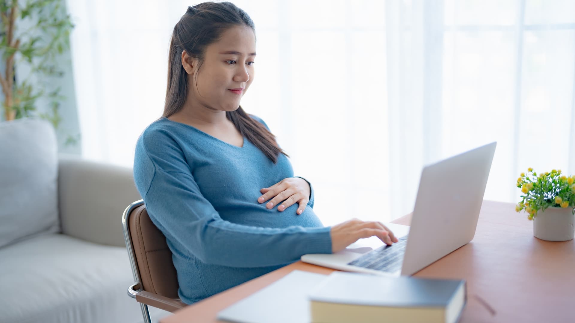 Maternity time off message templates: How to inform your boss, team, and clients