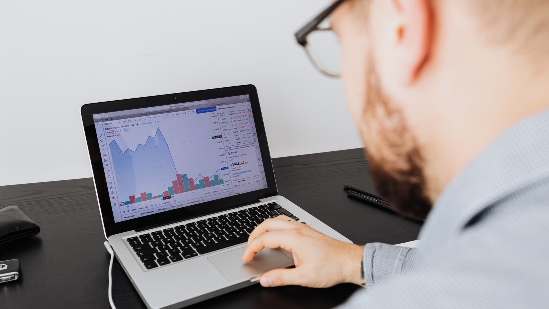 Project status email: How to write clear updates and follow-ups