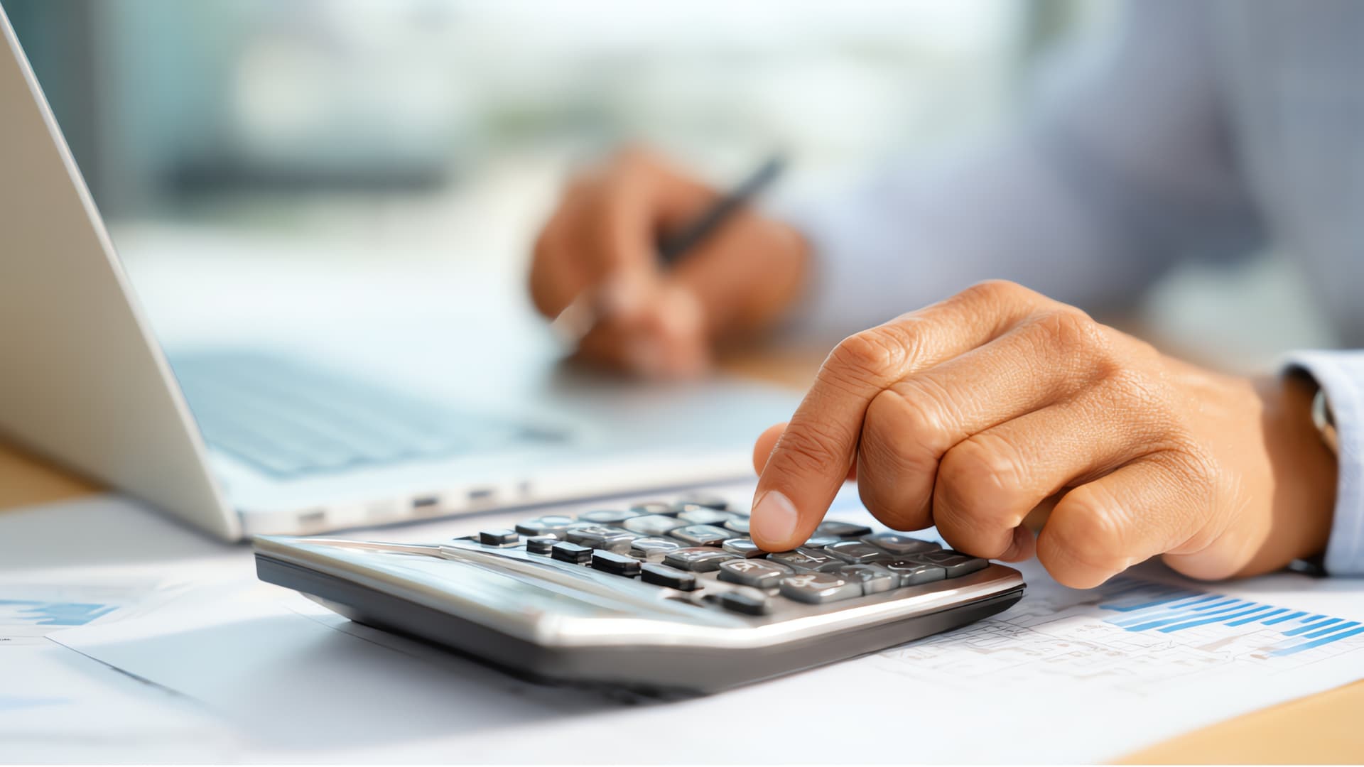 Reimbursement email: How to ask for expenses (with examples)