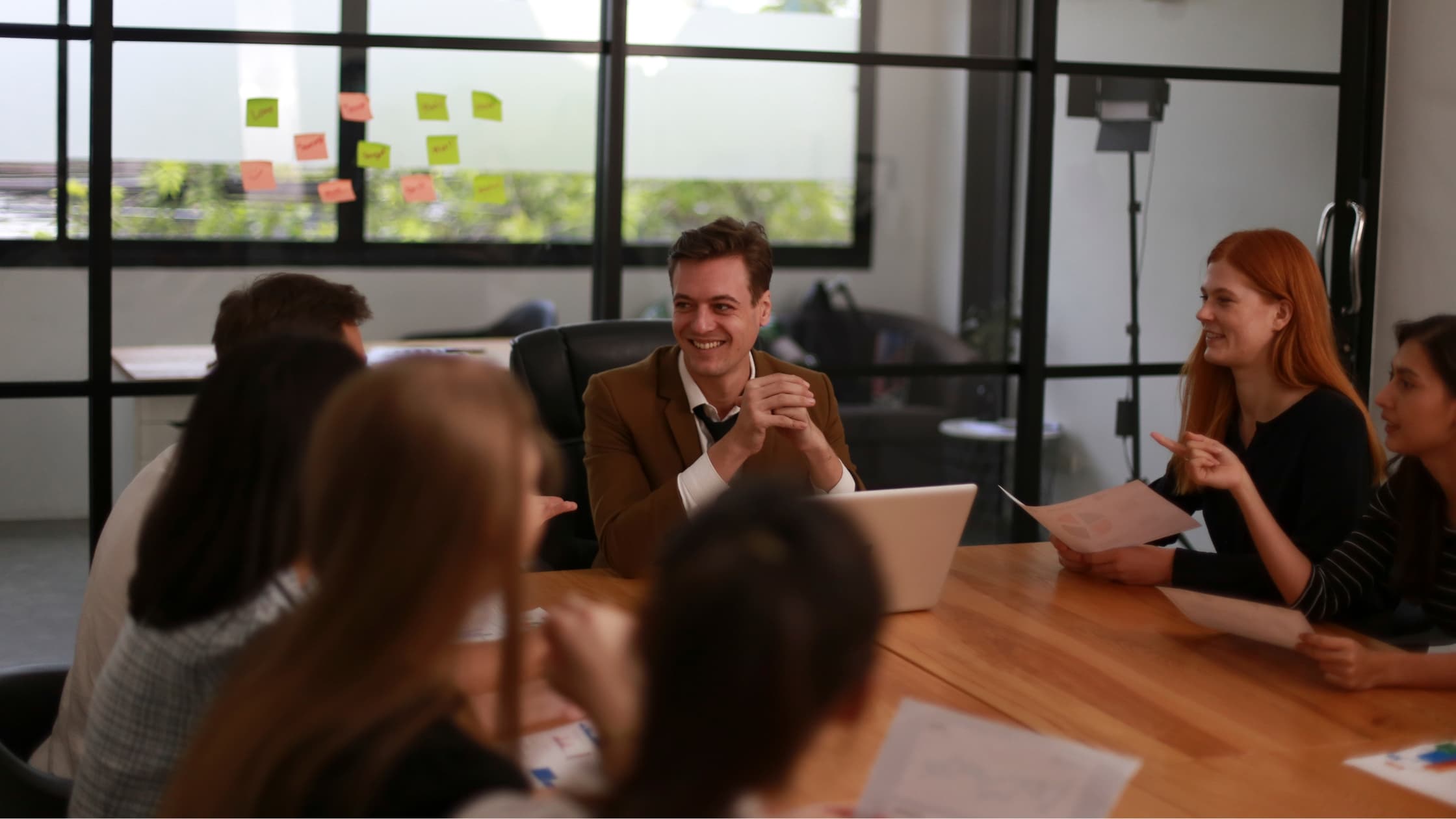 How to use an AI notetaker in in-person meetings